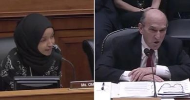 Congressista Omar sabatina o enviado-especial a Venezuela, Elliot Abrams