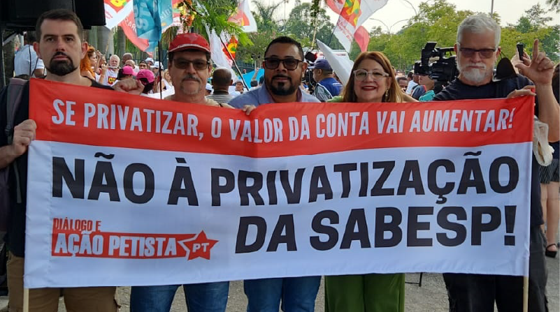 Faixa do DAP no ato contra a privatização da Sabesp