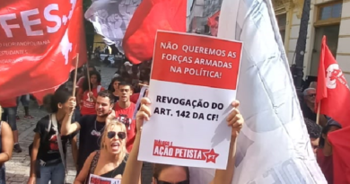 Pirulito do DAP pedindo a revogação do Art. 142
