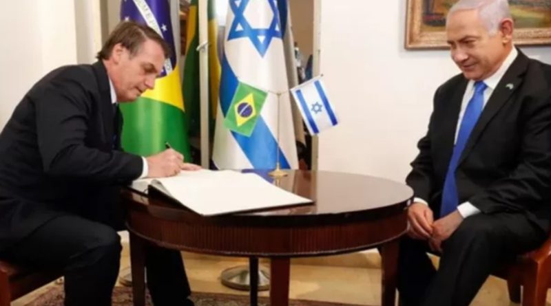 Bolsonaro assinando acordos com Netanyhu em 2019